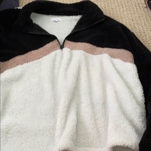 large colsie sherpa jacket with zipper and pockets